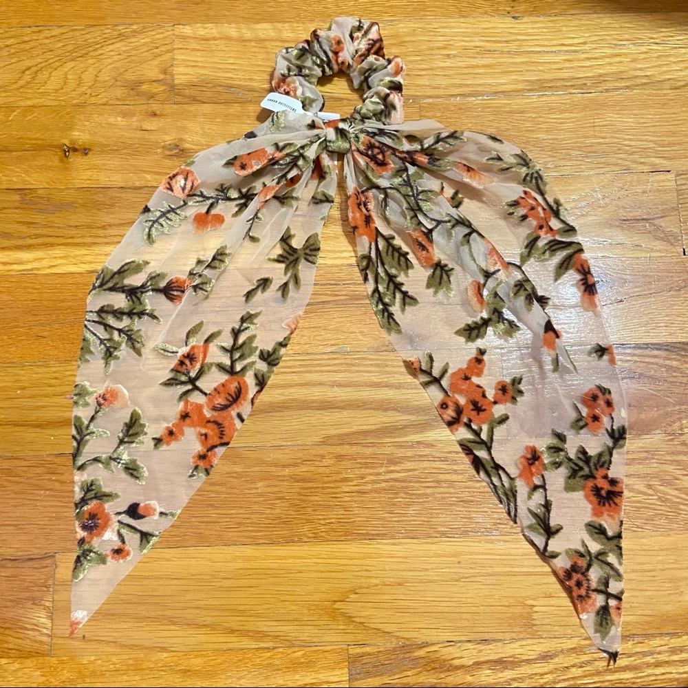 NWT UO Velvet Scarf Scrunchie